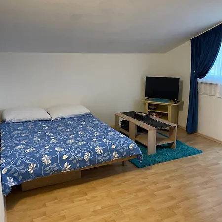 Apartment Dora *