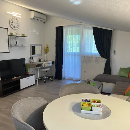 Dora Apartment *