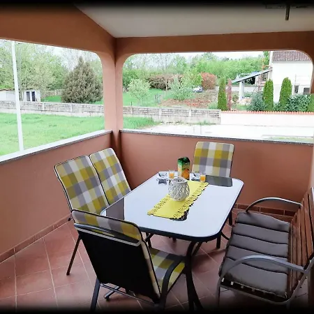 Dora Apartmán