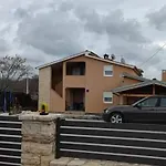 Dora