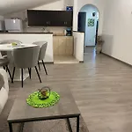 Dora Apartman