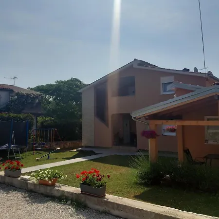 Dora Apartment *