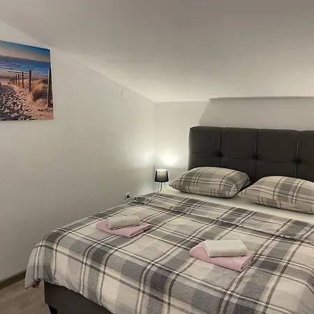 Dora Apartment *