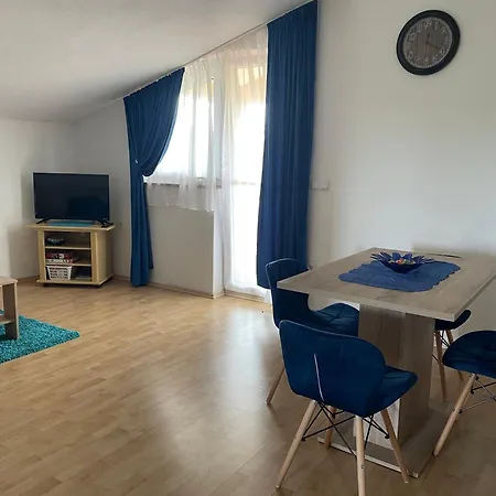 Apartment Dora *