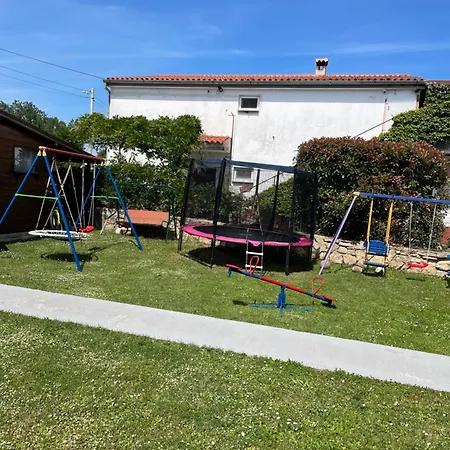 Apartment Dora *