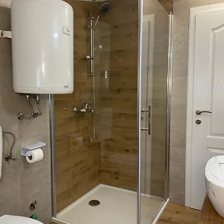 Dora Apartman