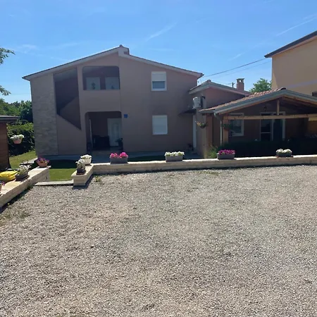 Dora Apartman